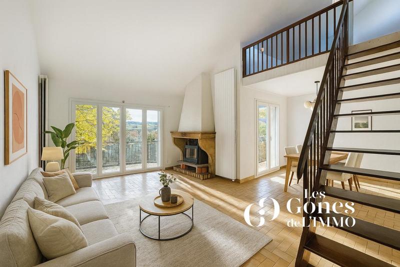 Maison - 235 m² - 8 pièces