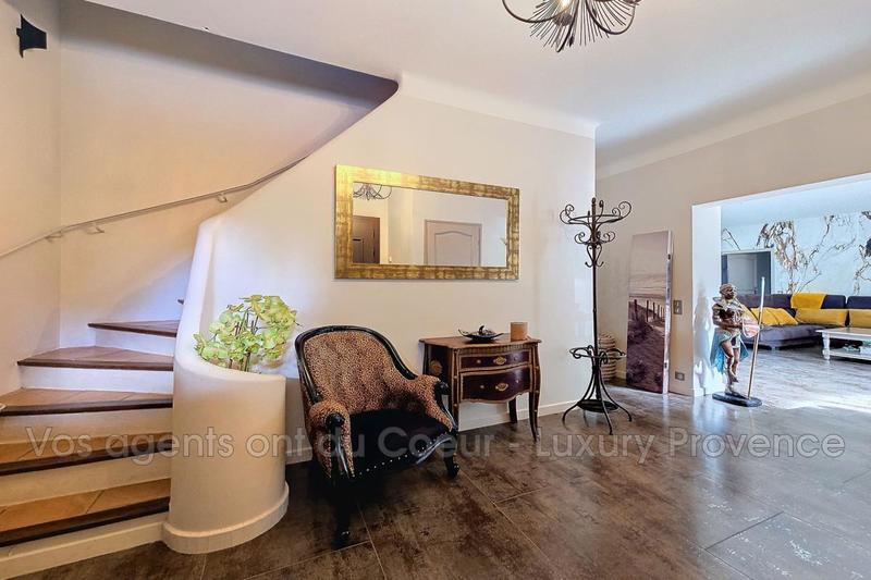 Propriété - 360 m² - 10 pièces