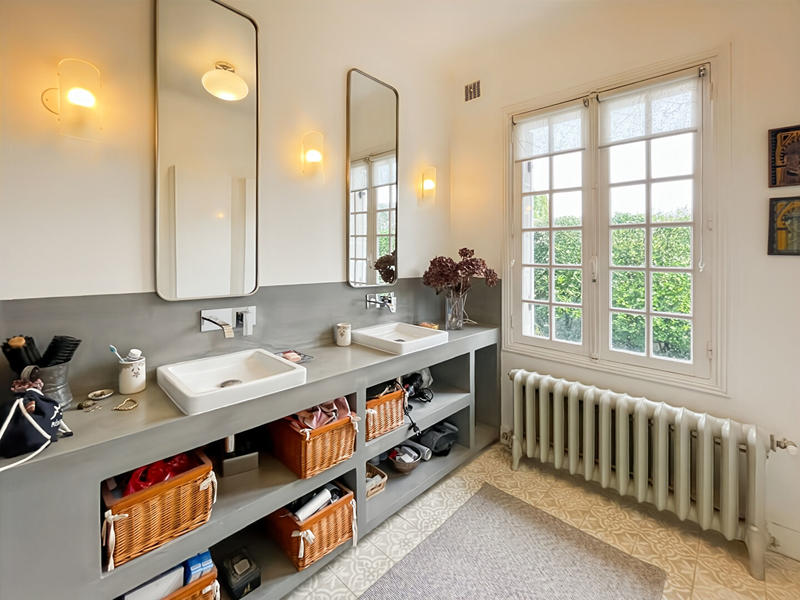 Maison - 210 m² - 8 pièces