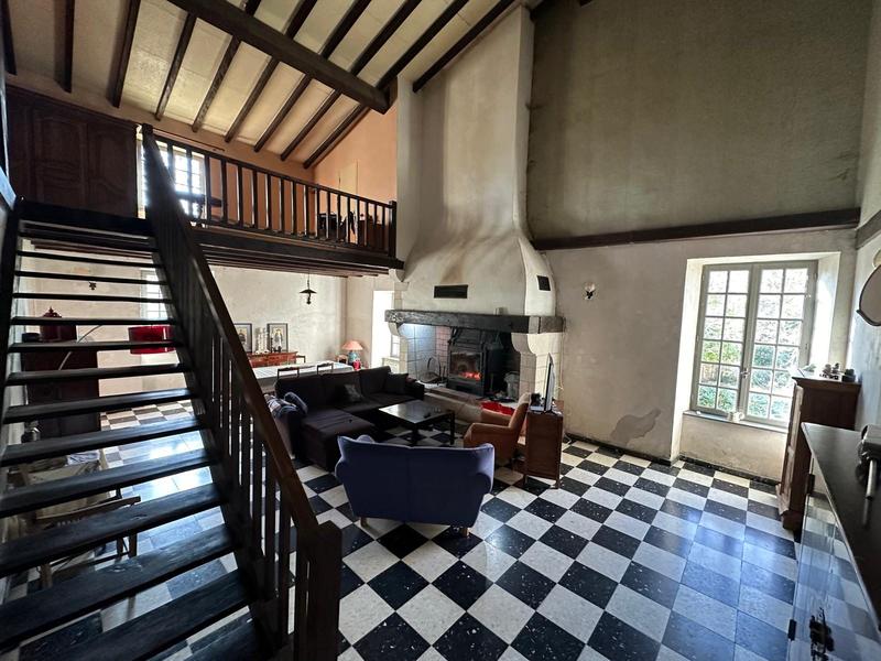 Maison - 214 m² - 5 pièces