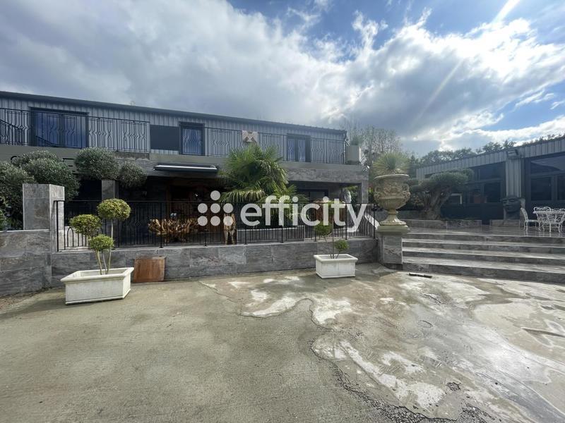 Maison - 550 m² - 5 pièces