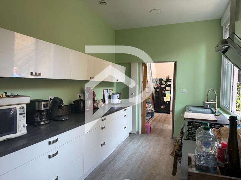 Propriété - 273 m² - 6 pièces