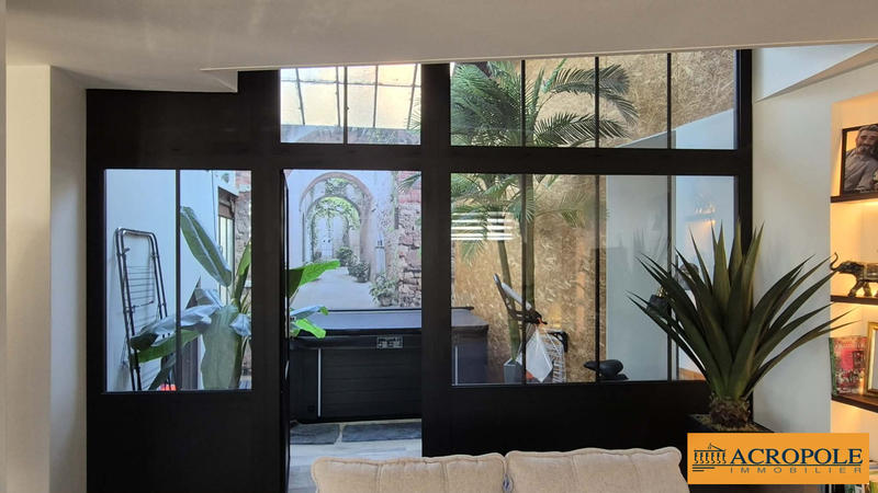 Maison - 240 m² - 9 pièces