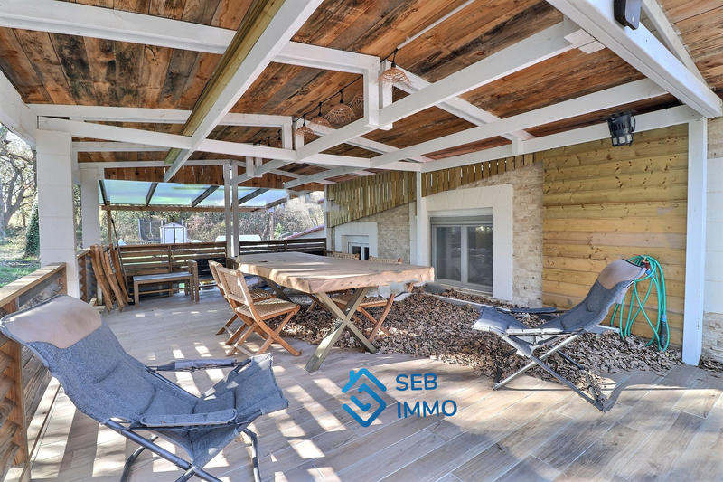 Maison - 196 m² - 8 pièces