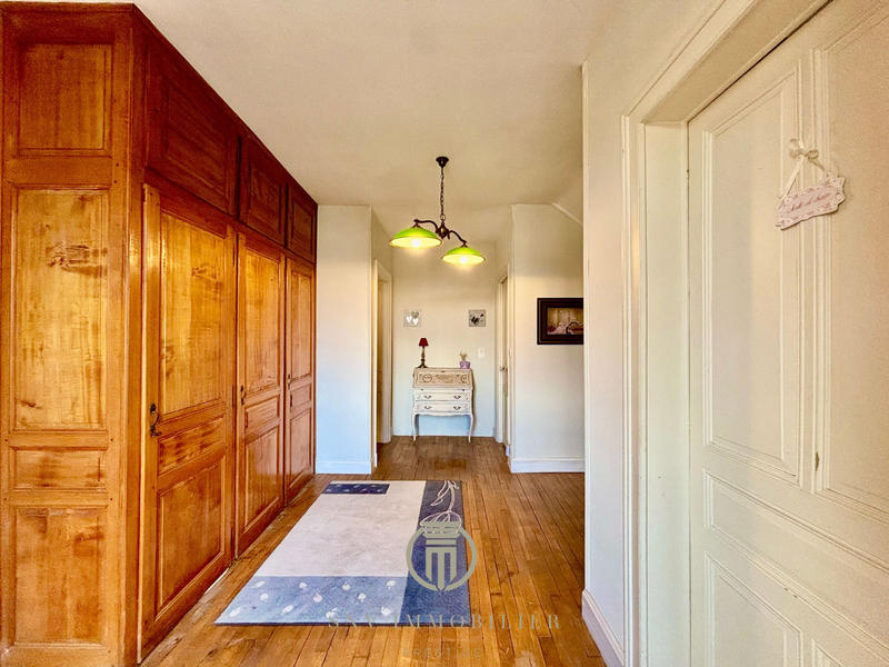 Maison - 290 m² - 12 pièces