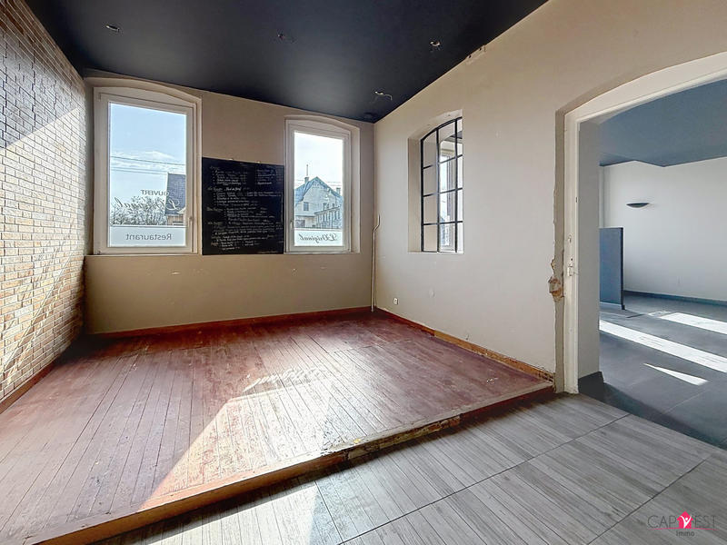 Local commercial - 99 m² - 3 pièces