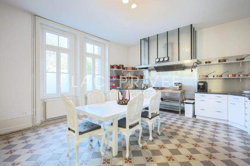 Demeure - 705 m² - 24 pièces