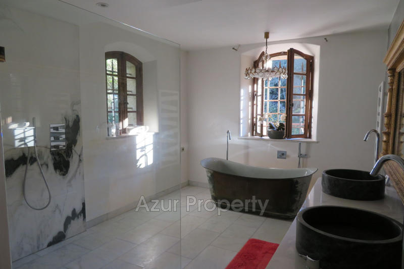 Maison - 460 m² - 14 pièces