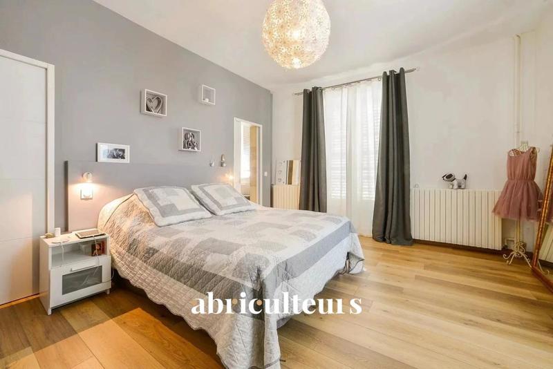 Maison ancienne - 1 000 m² - 16 pièces