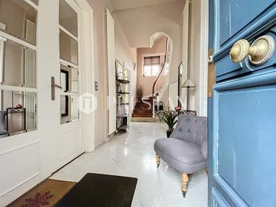 Maison - 300 m² - 9 pièces