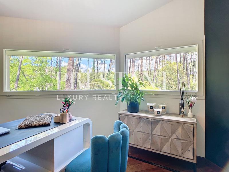 Maison - 260 m² - 10 pièces