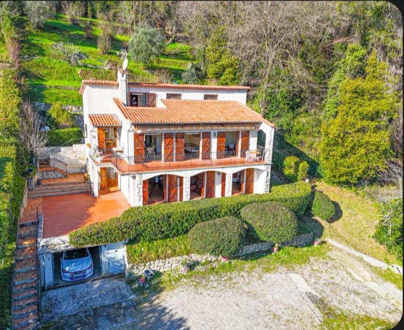 Maison - 200 m² - 7 pièces