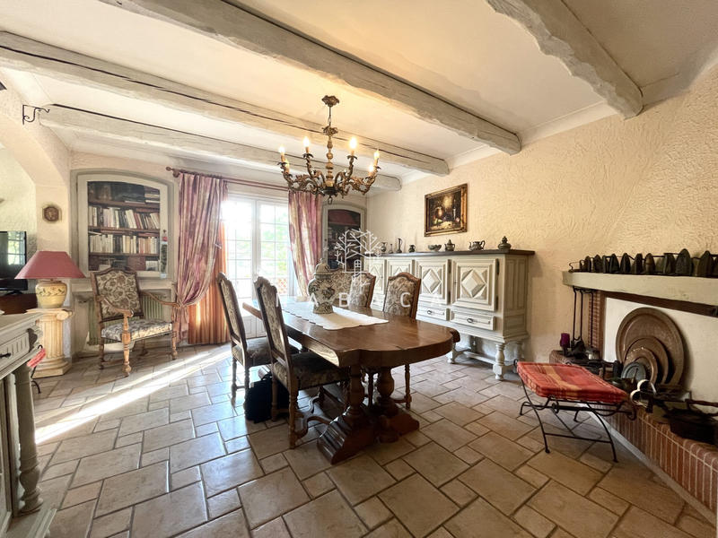 Maison - 188 m² - 9 pièces