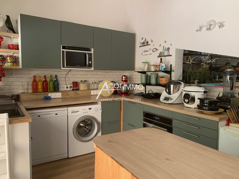 Maison - 230 m² - 9 pièces