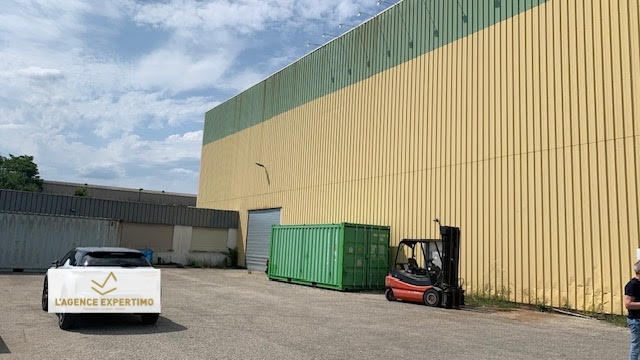 Entrepôt - 1 100 m²