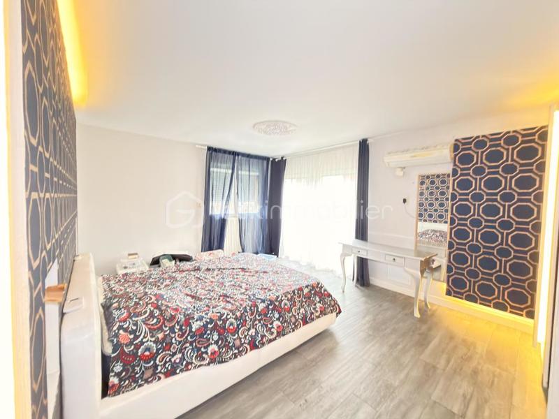 Maison - 185 m² - 6 pièces