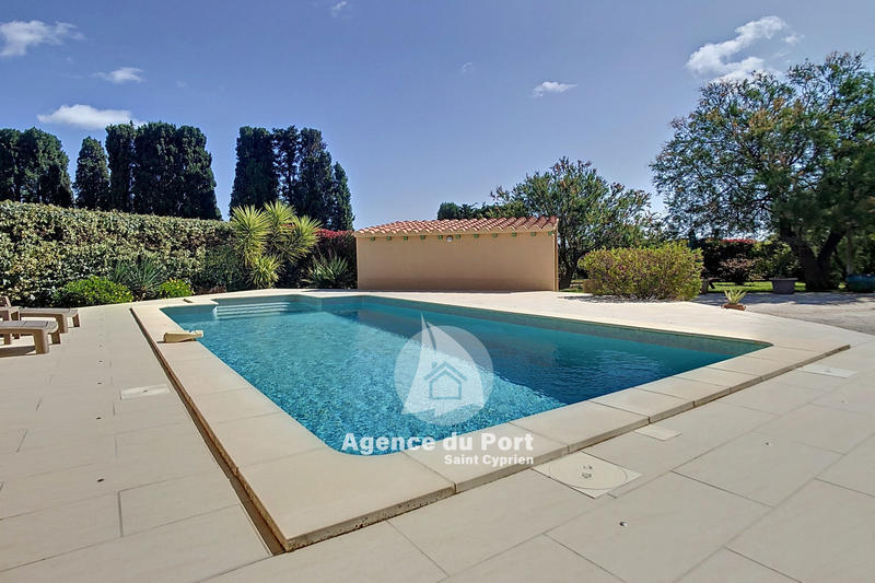 Villa - 221 m² - 9 pièces