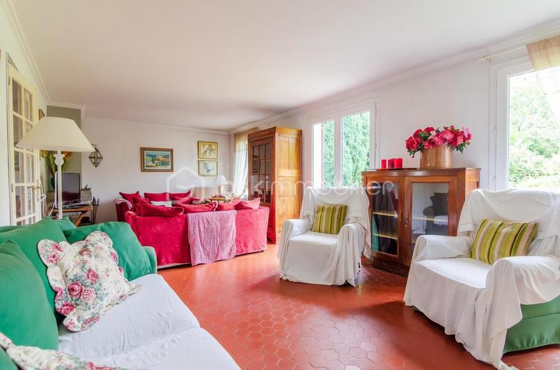 Pavillon - 180 m² - 7 pièces