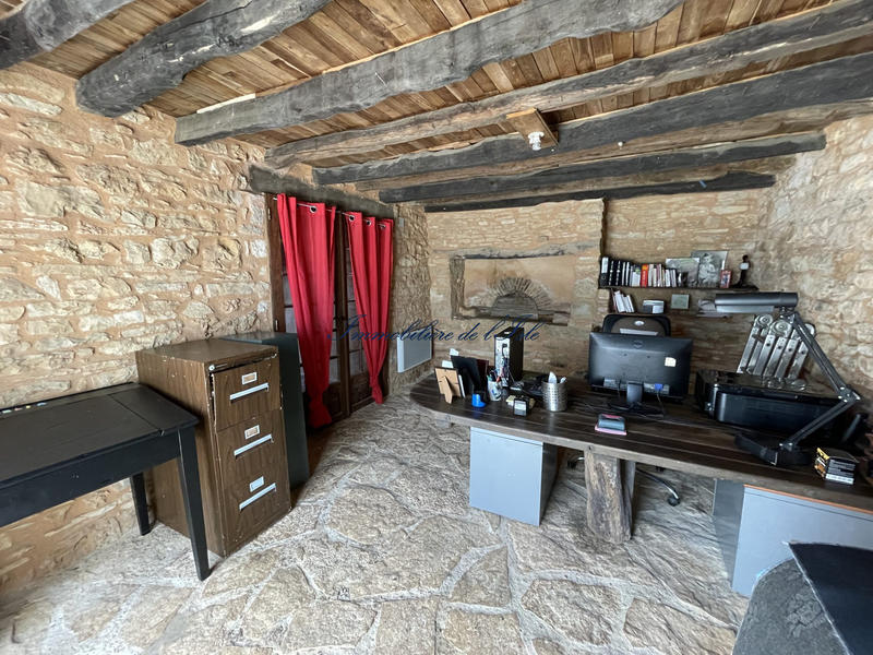 Maison - 221 m² - 11 pièces