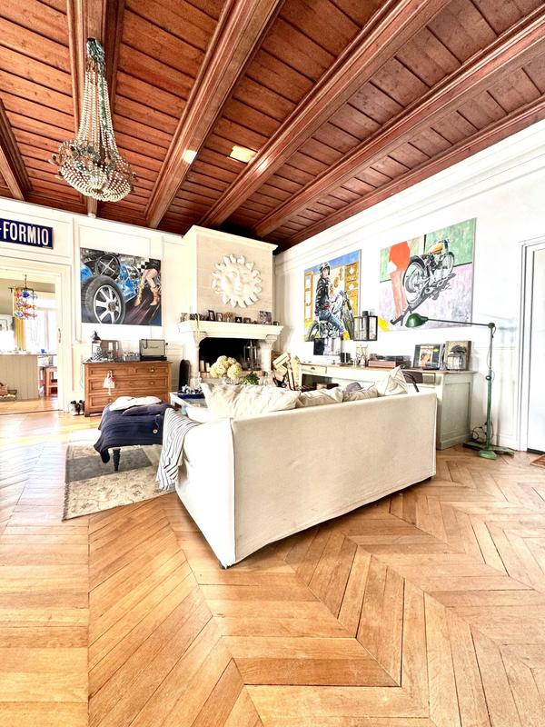 Appartement - 206 m² - 6 pièces