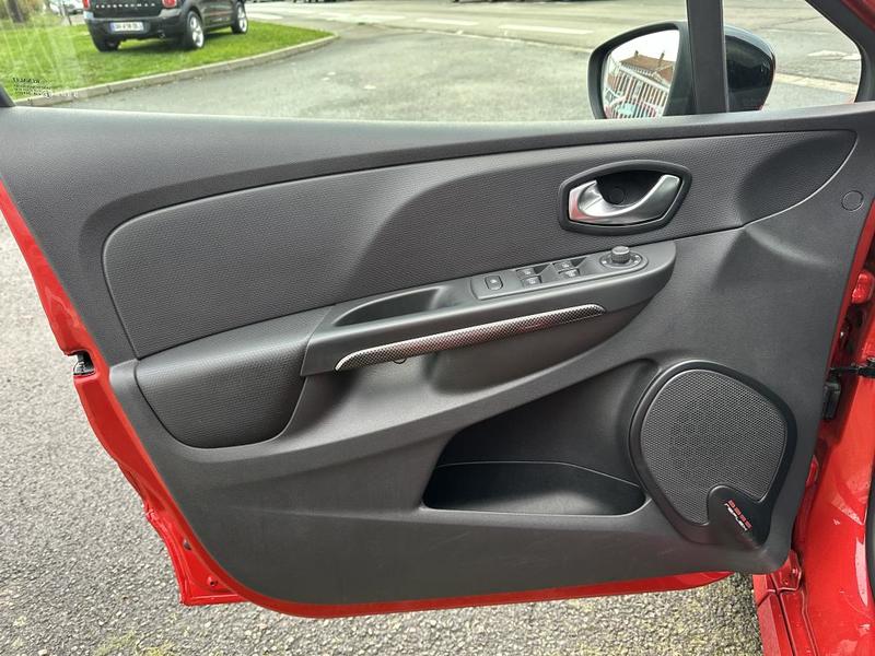 Renault Clio IV Rs Trophy 1.6 TCe 220