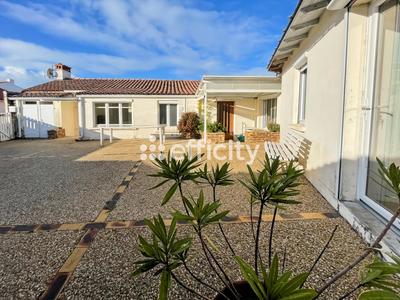 Maison - 157 m² - 8 pièces