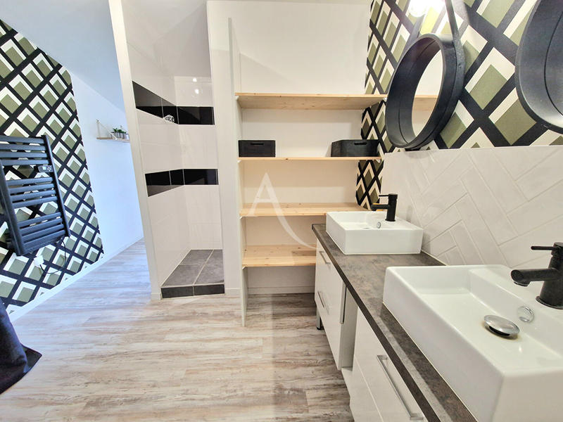 Maison - 311 m² - 7 pièces