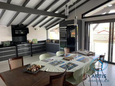 Villa - 215 m² - 5 pièces