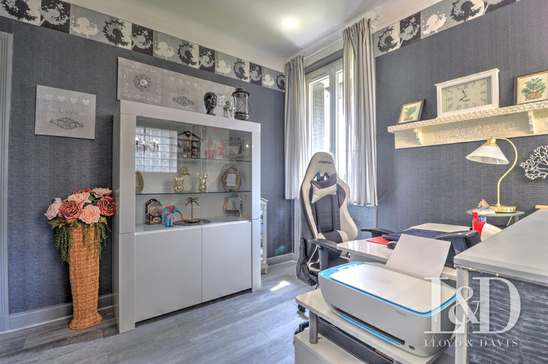 Maison - 212 m² - 8 pièces