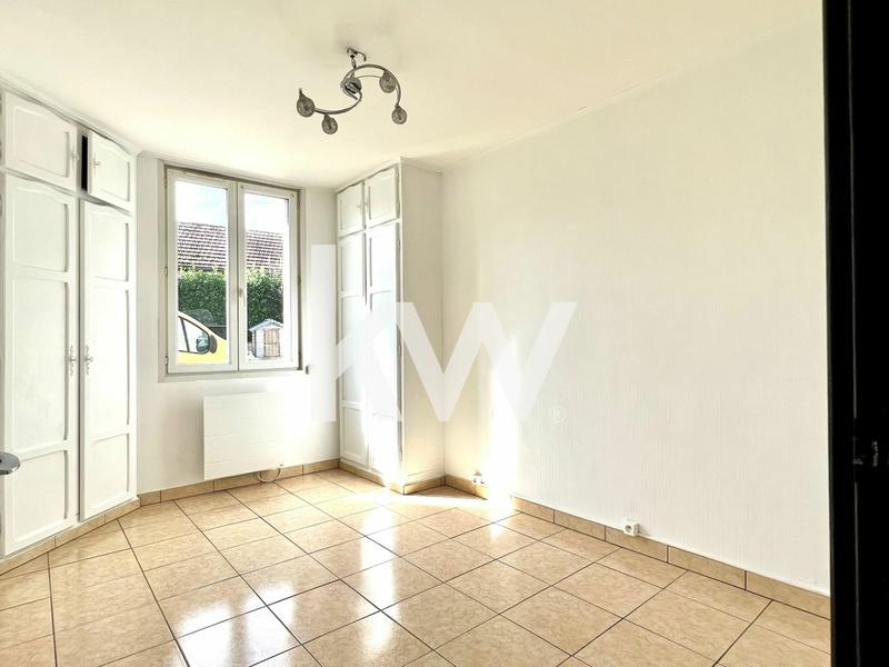 Maison - 220 m² - 9 pièces