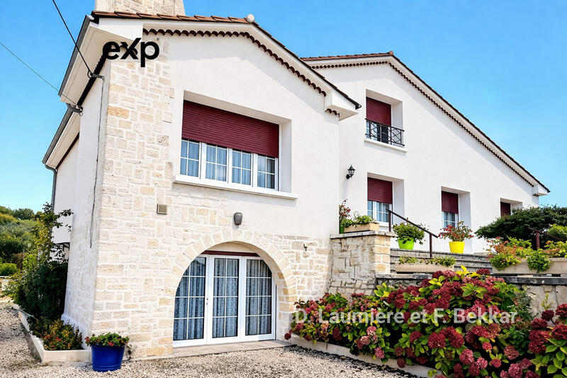 Maison traditionnelle - 161 m² - 6 pièces