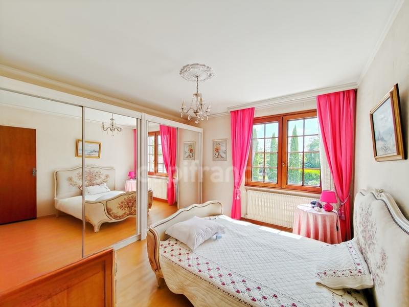 Maison - 280 m² - 10 pièces