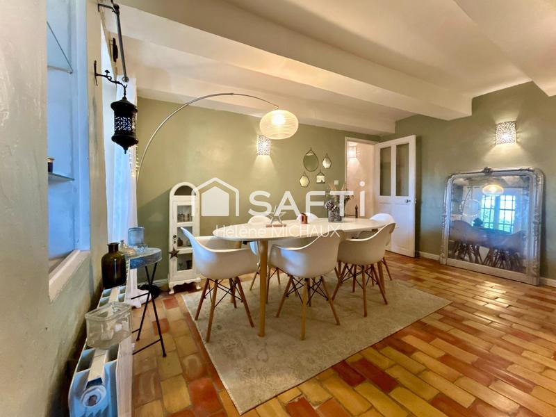 Maison - 219 m² - 8 pièces