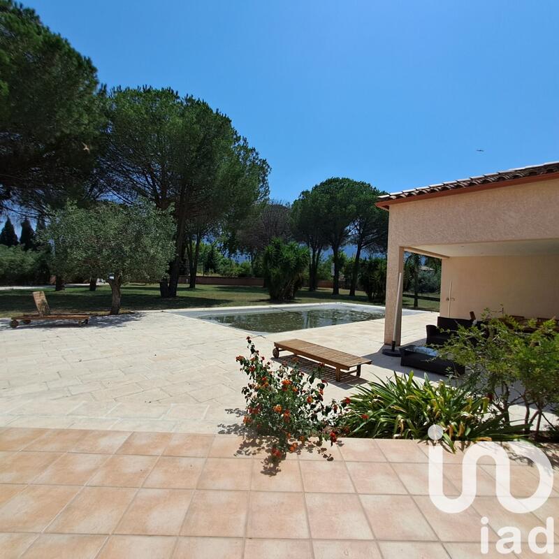 Maison - 214 m² - 8 pièces