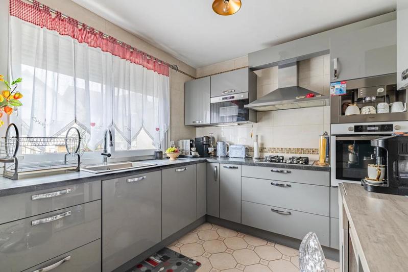 Maison - 250 m² - 7 pièces