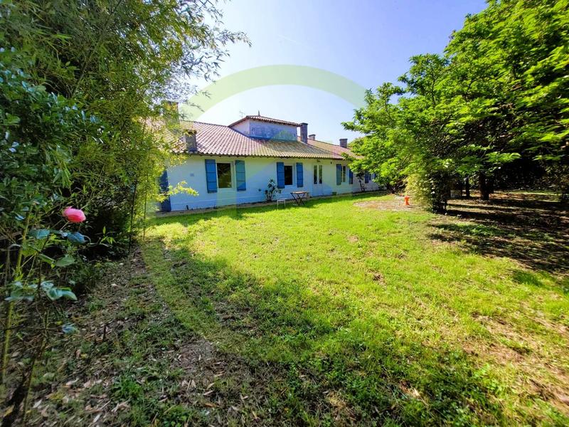 Maison - 380 m² - 9 pièces