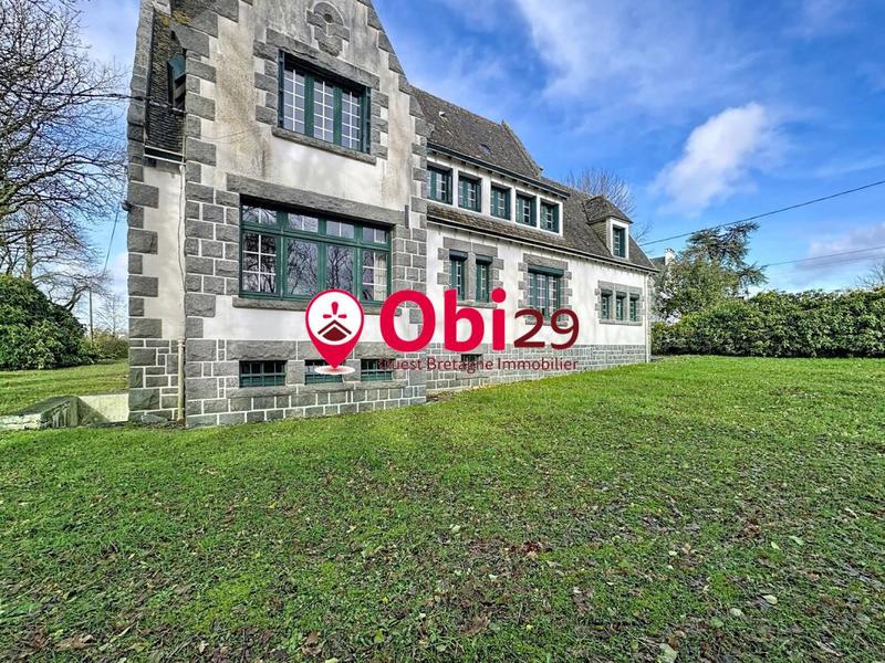 Maison - 215 m² - 13 pièces