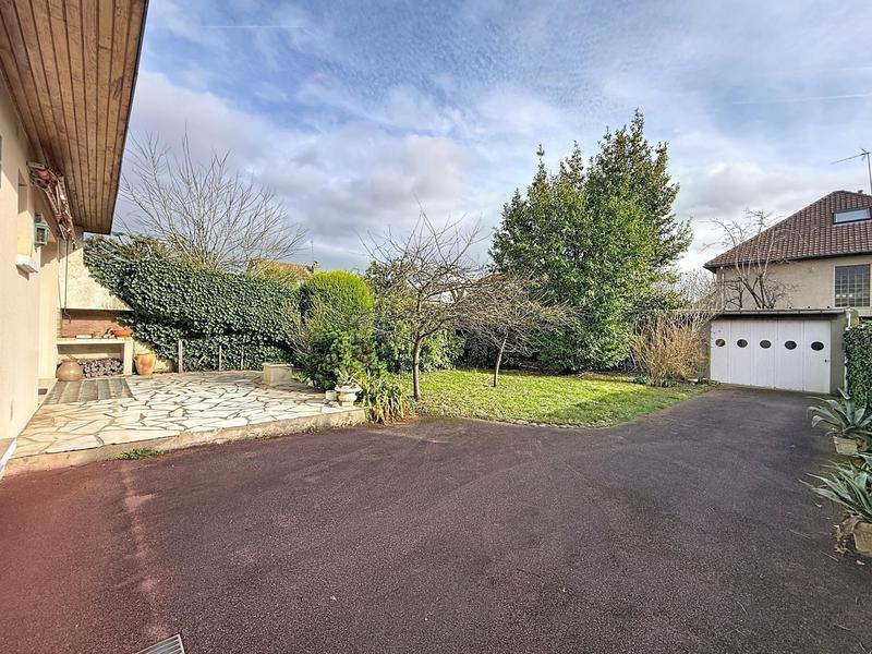 Maison - 253 m² - 7 pièces