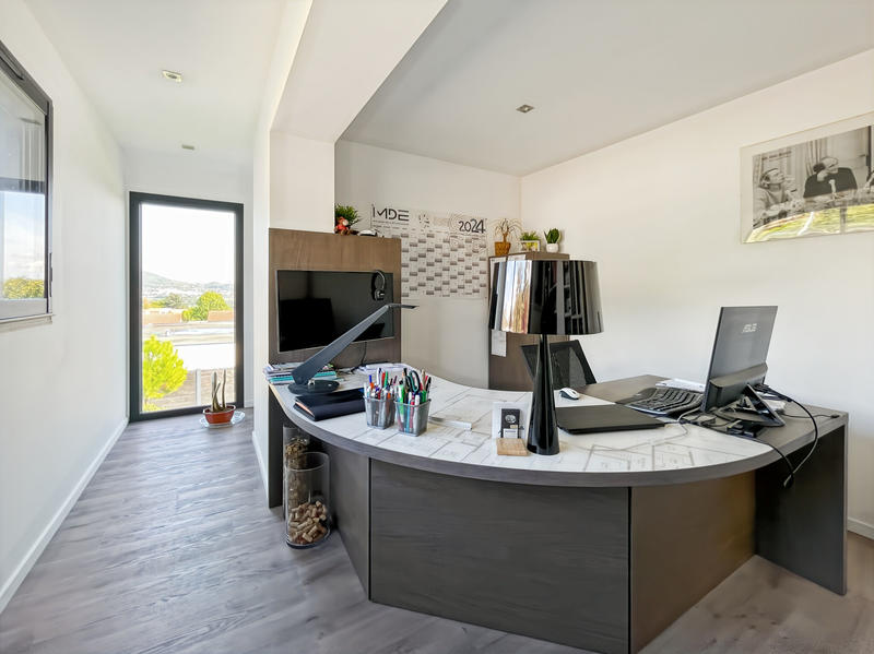 Maison - 233 m² - 7 pièces