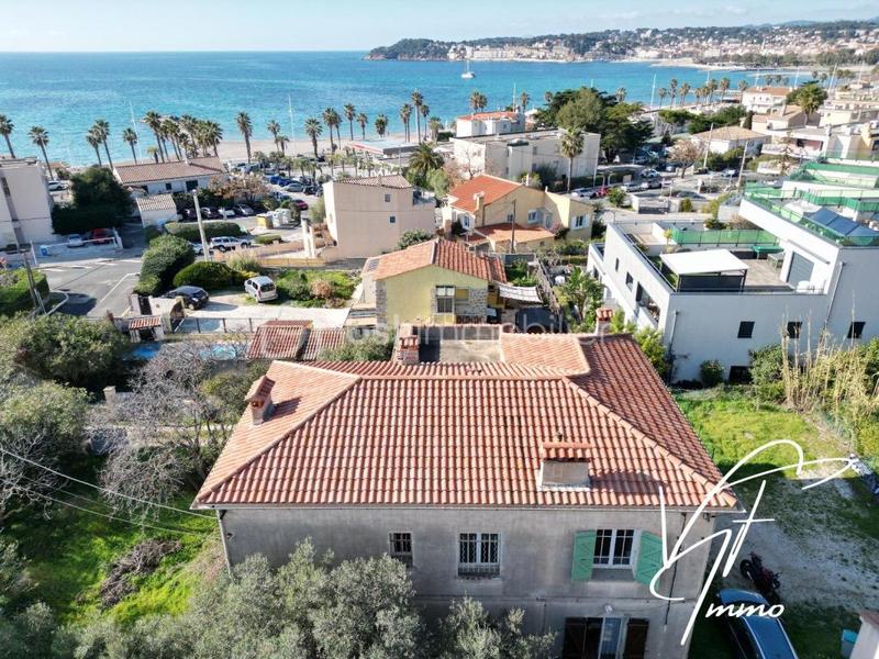 Maison - 202 m² - 9 pièces