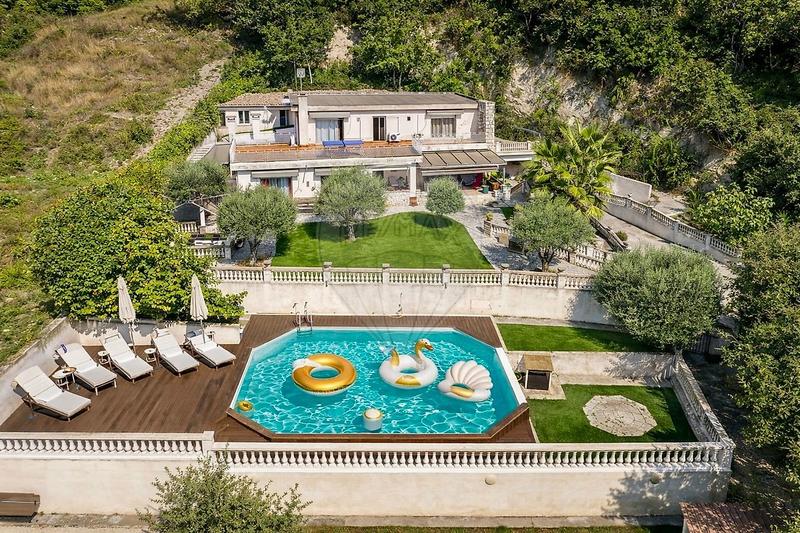 Villa - 193 m² - 5 pièces