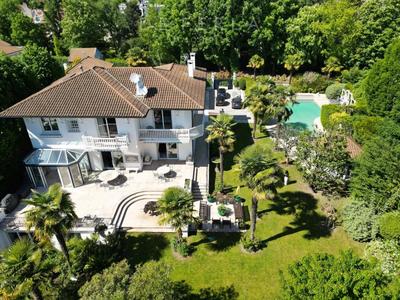 Propriété - 491 m² - 10 pièces