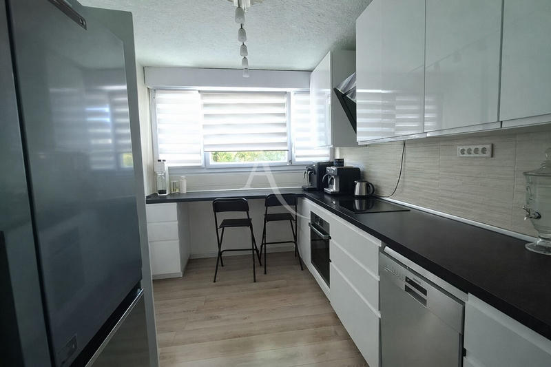 Appartement - 93 m² - 5 pièces