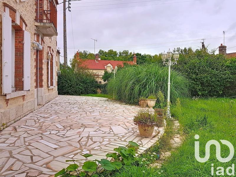 Maison - 327 m² - 11 pièces