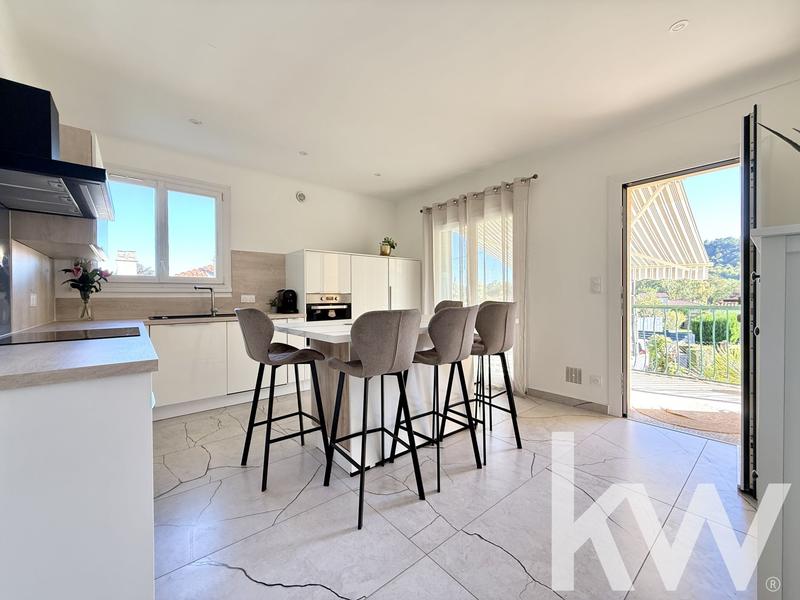 Maison - 105 m² - 4 pièces