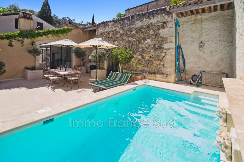 Maison - 245 m² - 5 pièces