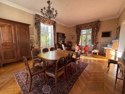 Maison - 350 m² - 7 pièces