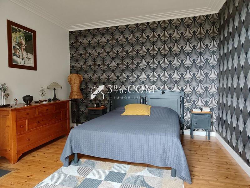 Propriété - 181 m² - 9 pièces