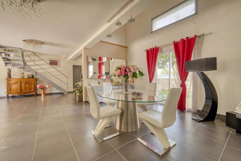 Maison - 180 m² - 7 pièces