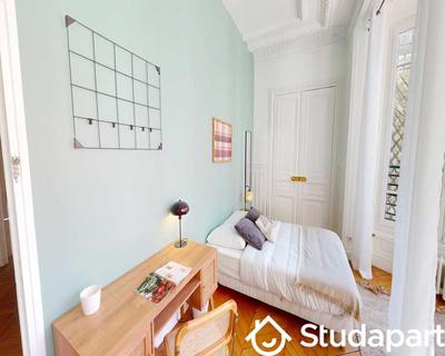 Chambre - 250 m² - 1 pièce